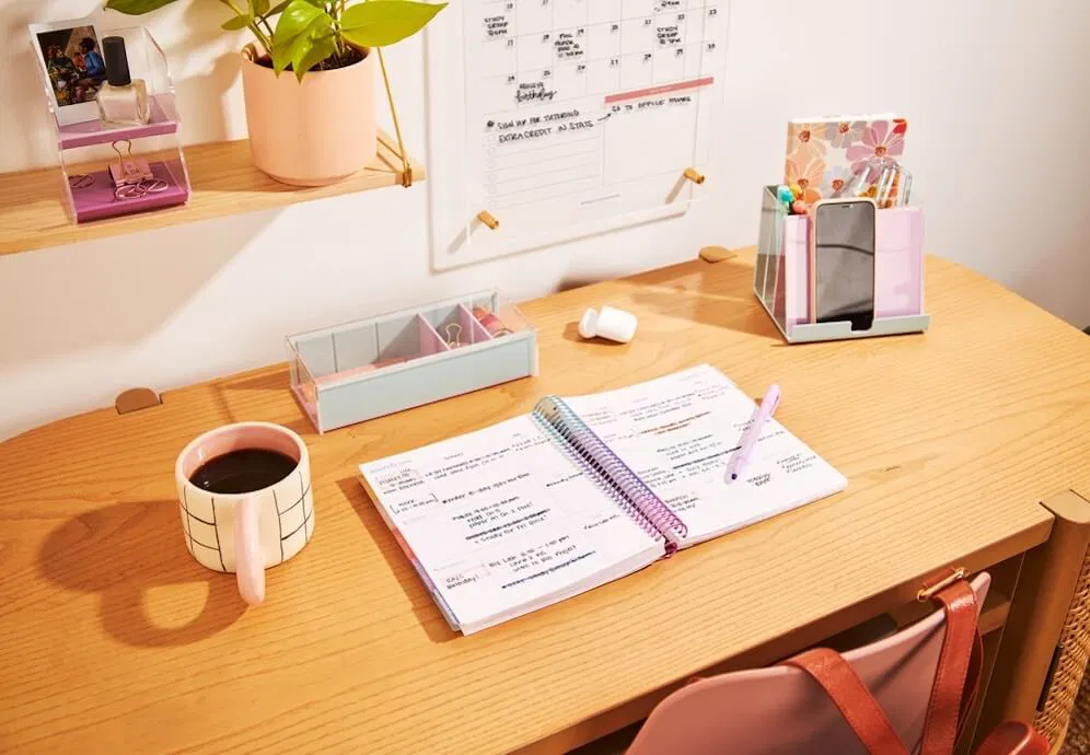 Ceramic tray holding index cards